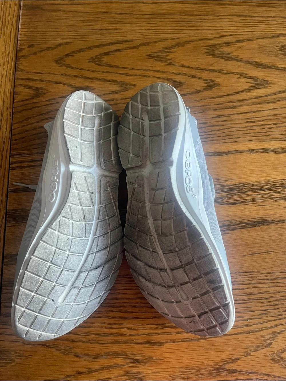 Size 8 1/2 OOFOS women’s Light Grey Slip-On Recovery Sneakers